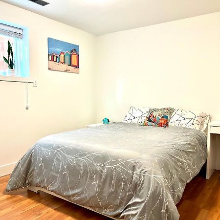 Newly Renovated Walkout Basement In Vancouver With Separate Entrance Exterior photo